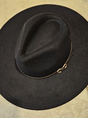 Earthbound Black Felt Wide-Brim Women’s Hat with Leather Band